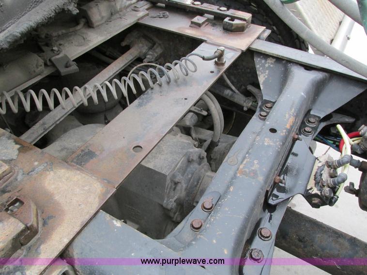 image for item I4238 2007 Freightliner Columbia 120 semi truck