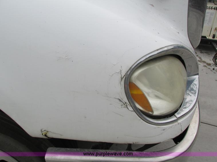 image for item I4238 2007 Freightliner Columbia 120 semi truck