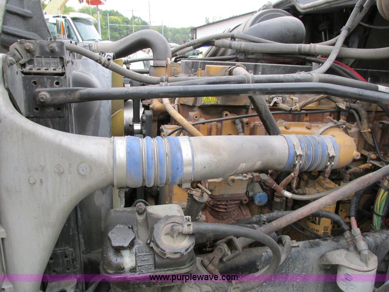 image for item I4238 2007 Freightliner Columbia 120 semi truck