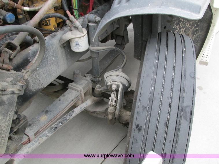 image for item I4238 2007 Freightliner Columbia 120 semi truck