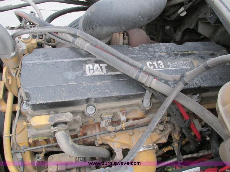 image for item I4238 2007 Freightliner Columbia 120 semi truck