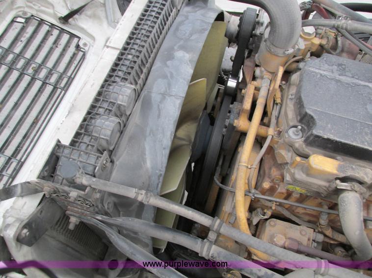 image for item I4238 2007 Freightliner Columbia 120 semi truck