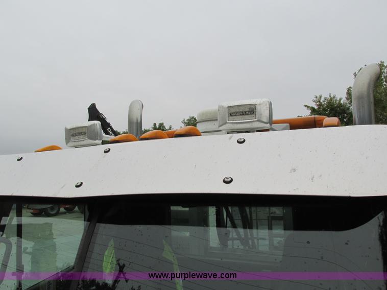 image for item I4238 2007 Freightliner Columbia 120 semi truck