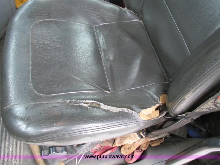 image for item I4238 2007 Freightliner Columbia 120 semi truck