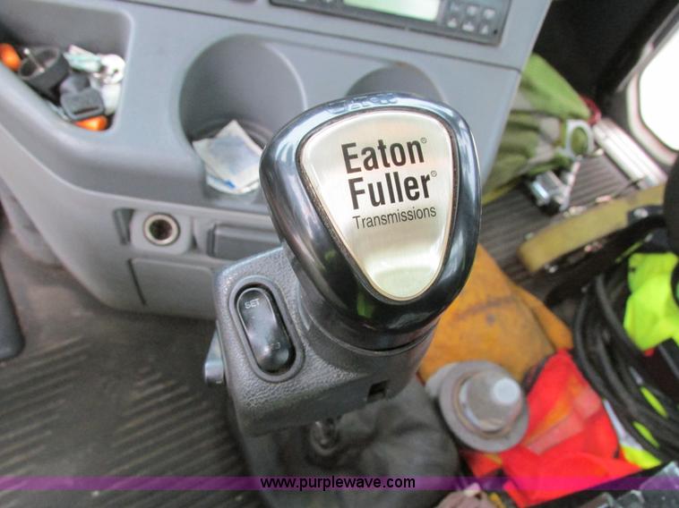 image for item I4238 2007 Freightliner Columbia 120 semi truck