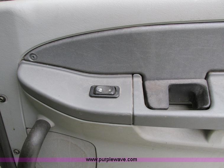 image for item I4238 2007 Freightliner Columbia 120 semi truck