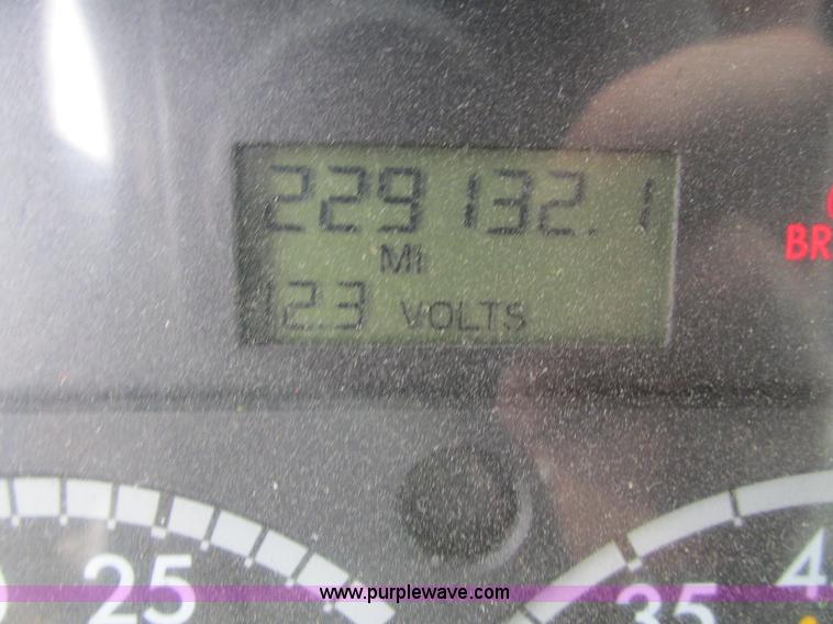 image for item I4239 2006 Freightliner Columbia 120 semi truck