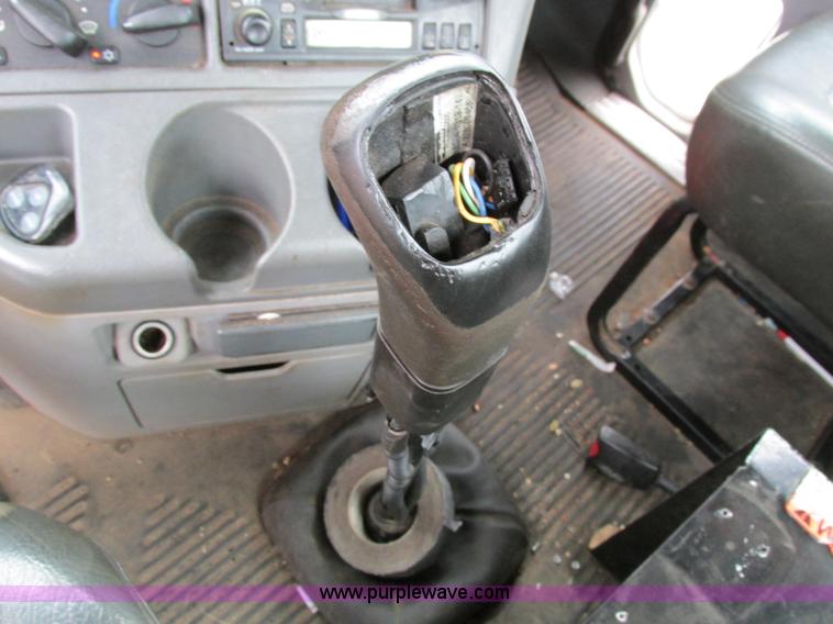 image for item I4239 2006 Freightliner Columbia 120 semi truck