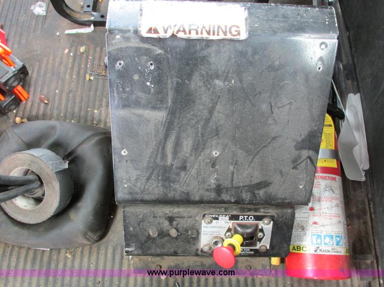 image for item I4239 2006 Freightliner Columbia 120 semi truck