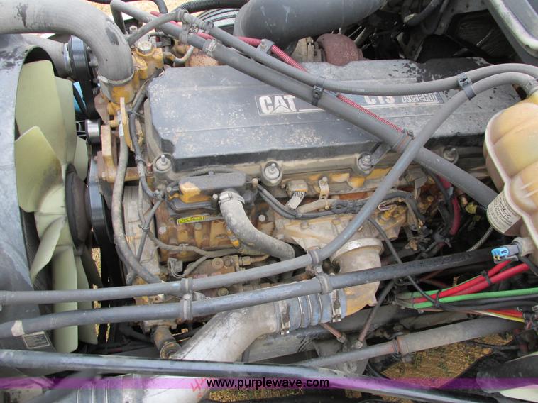 image for item I4240 2006 Freightliner Columbia 120 semi truck