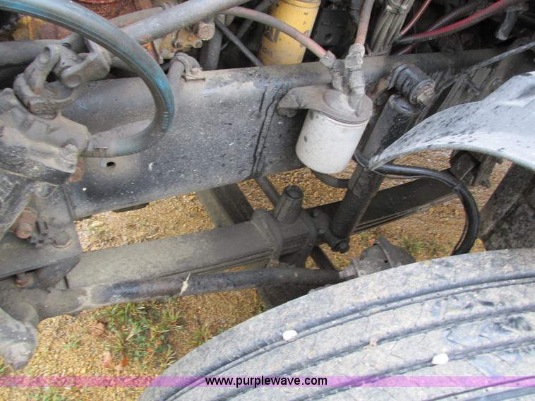 image for item I4240 2006 Freightliner Columbia 120 semi truck