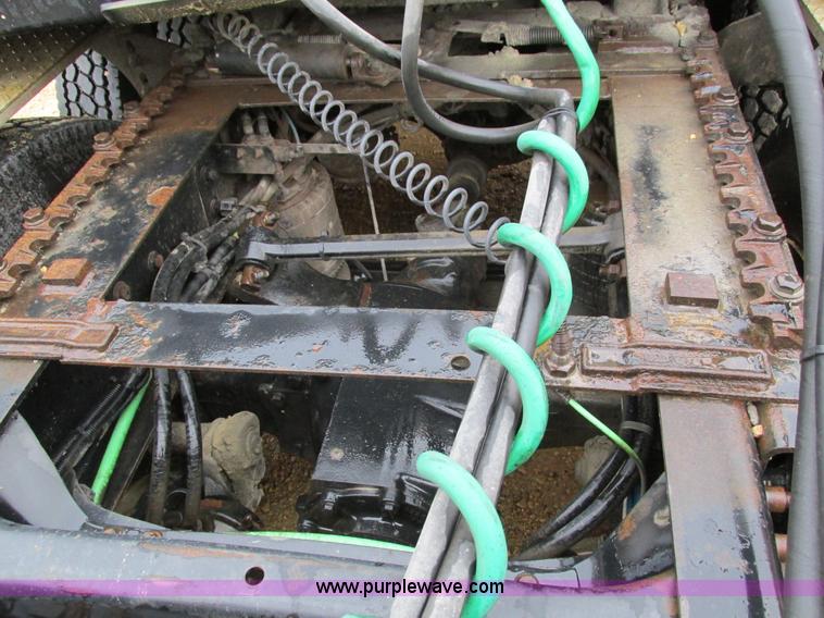 image for item I4240 2006 Freightliner Columbia 120 semi truck