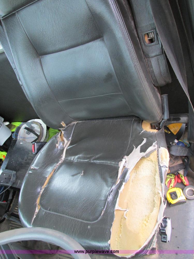 image for item I4240 2006 Freightliner Columbia 120 semi truck