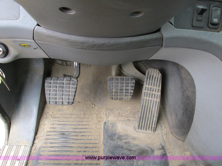 image for item I4240 2006 Freightliner Columbia 120 semi truck