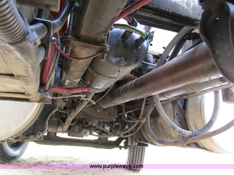 image for item I4240 2006 Freightliner Columbia 120 semi truck