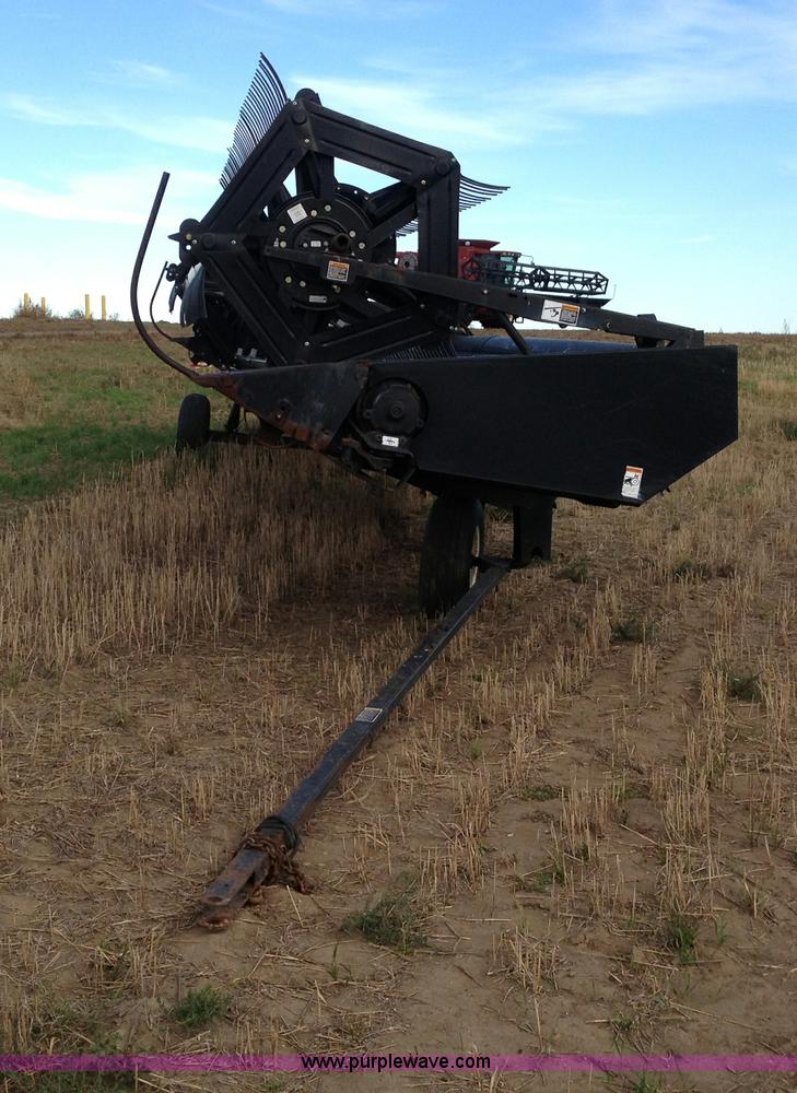 image for item A8643 1998 MacDon 960 36' draper head