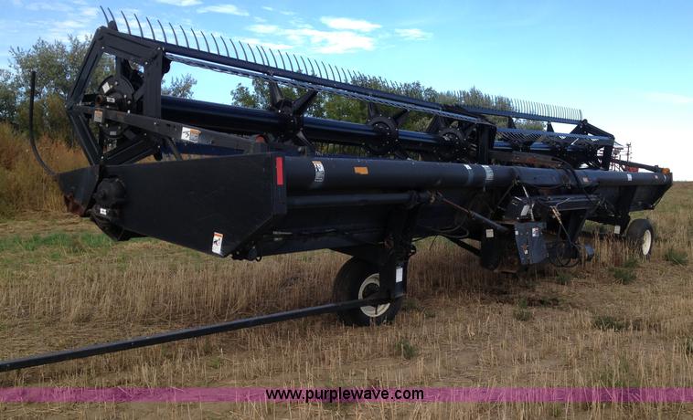 image for item A8643 1998 MacDon 960 36' draper head