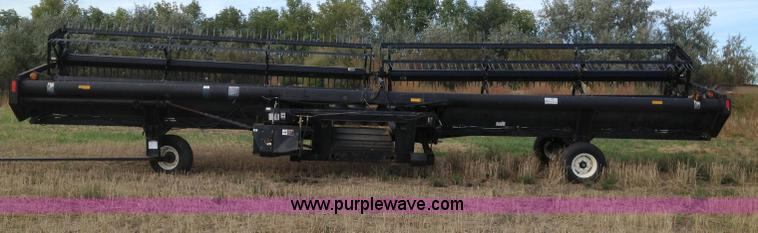 image for item A8643 1998 MacDon 960 36' draper head