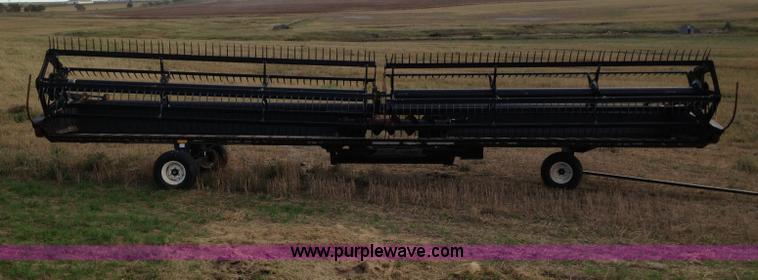 image for item A8643 1998 MacDon 960 36' draper head