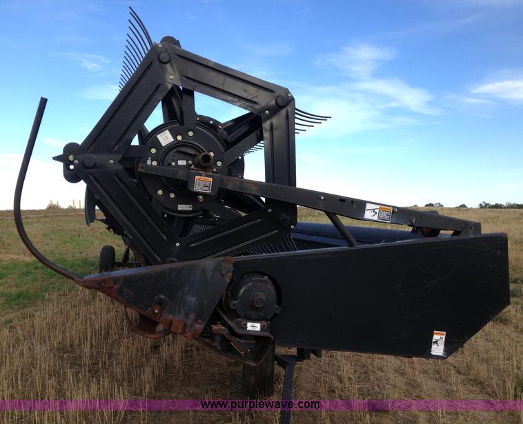 image for item A8643 1998 MacDon 960 36' draper head