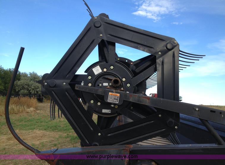 image for item A8643 1998 MacDon 960 36' draper head