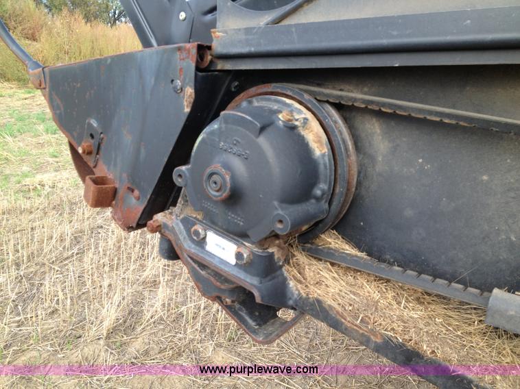 image for item A8643 1998 MacDon 960 36' draper head