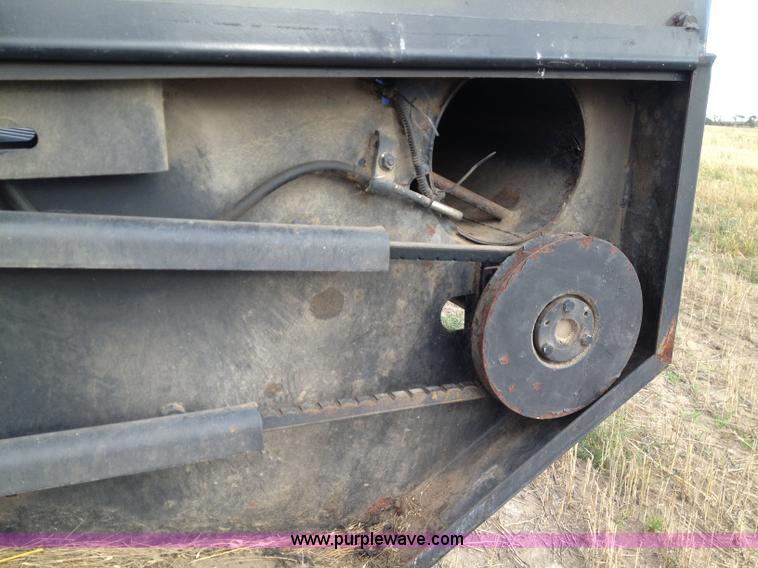 image for item A8643 1998 MacDon 960 36' draper head