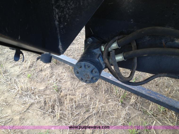 image for item A8643 1998 MacDon 960 36' draper head