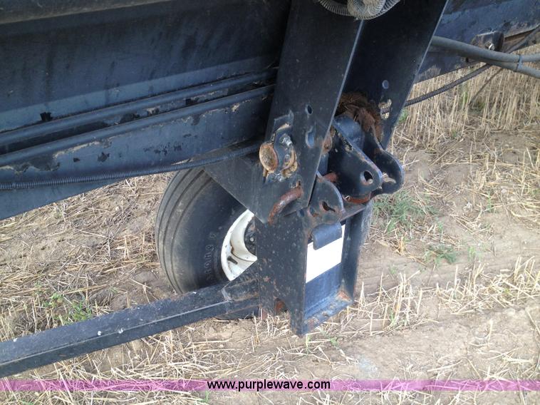 image for item A8643 1998 MacDon 960 36' draper head