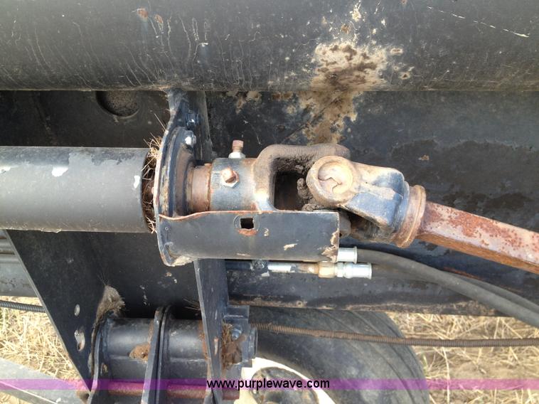 image for item A8643 1998 MacDon 960 36' draper head