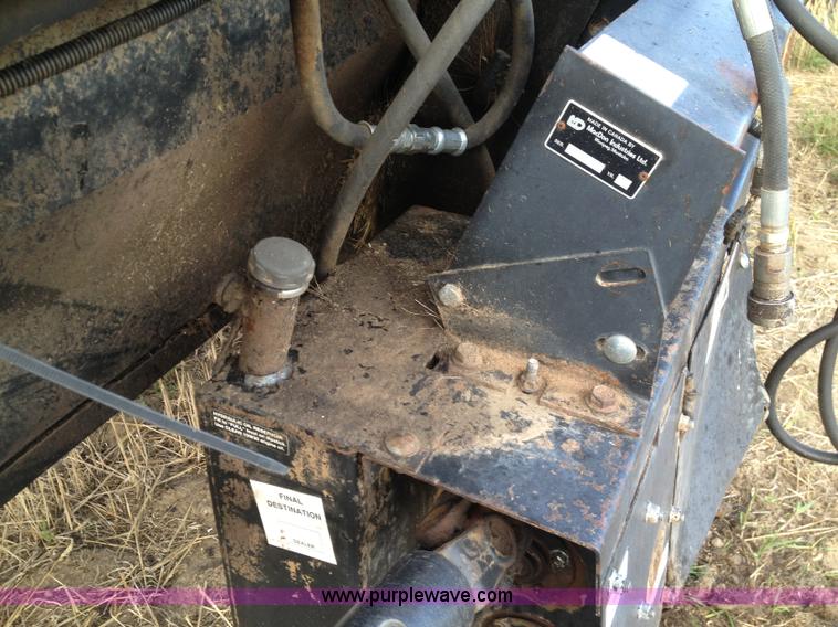 image for item A8643 1998 MacDon 960 36' draper head