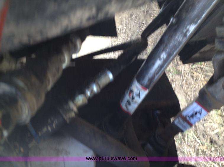 image for item A8643 1998 MacDon 960 36' draper head