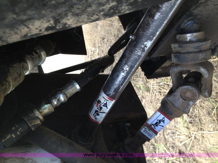 image for item A8643 1998 MacDon 960 36' draper head