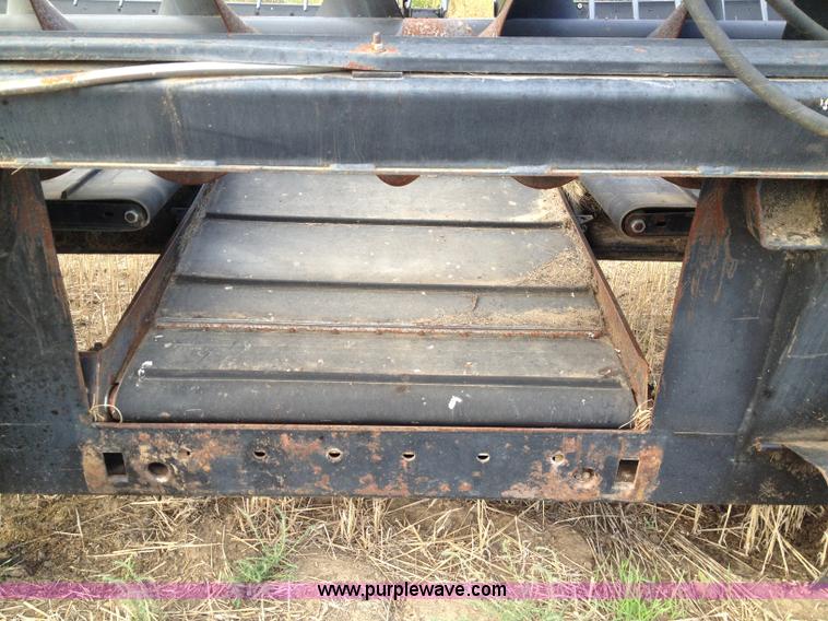 image for item A8643 1998 MacDon 960 36' draper head