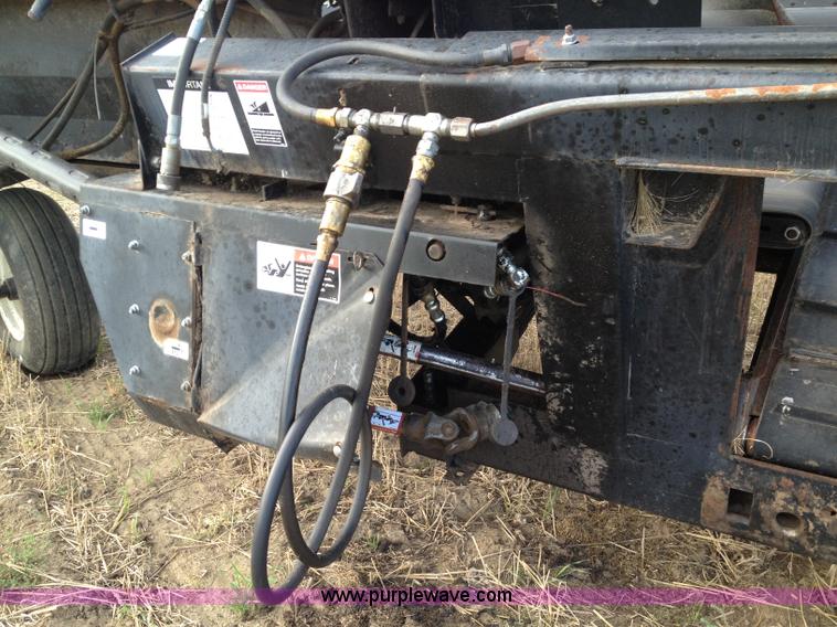 image for item A8643 1998 MacDon 960 36' draper head