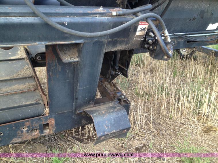 image for item A8643 1998 MacDon 960 36' draper head