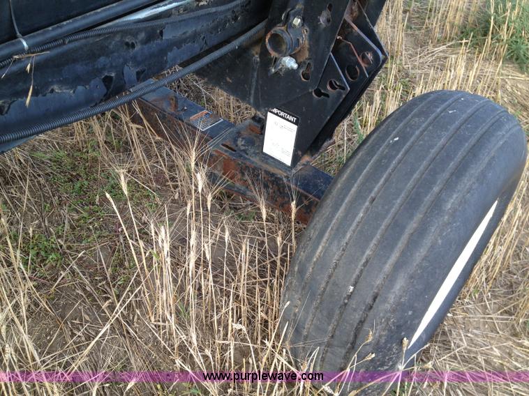 image for item A8643 1998 MacDon 960 36' draper head