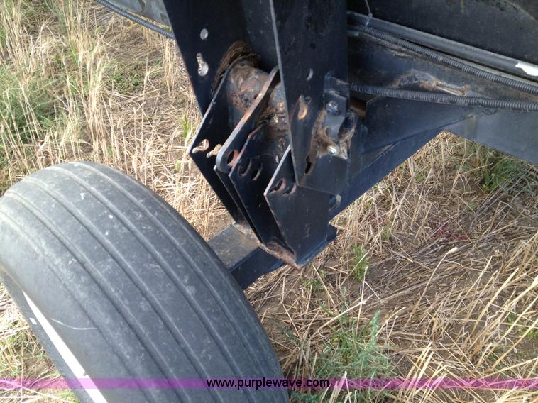 image for item A8643 1998 MacDon 960 36' draper head