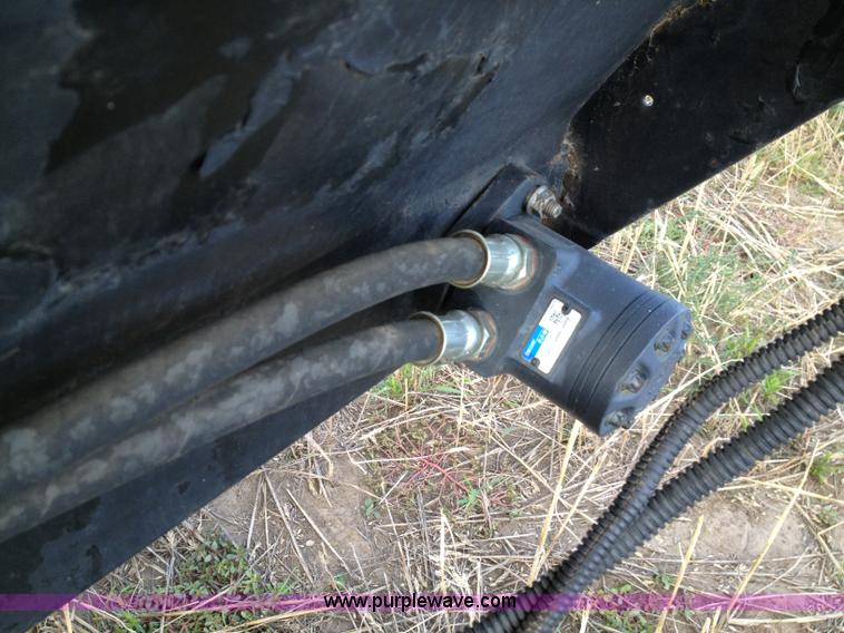 image for item A8643 1998 MacDon 960 36' draper head