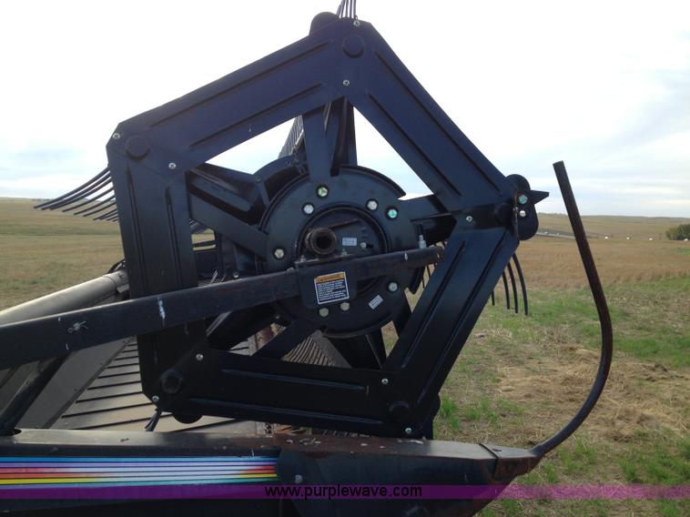 image for item A8643 1998 MacDon 960 36' draper head