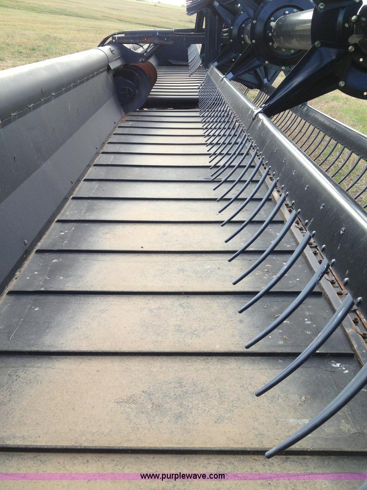 image for item A8643 1998 MacDon 960 36' draper head