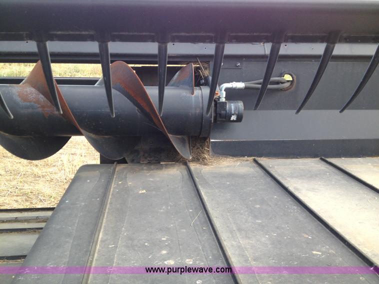 image for item A8643 1998 MacDon 960 36' draper head