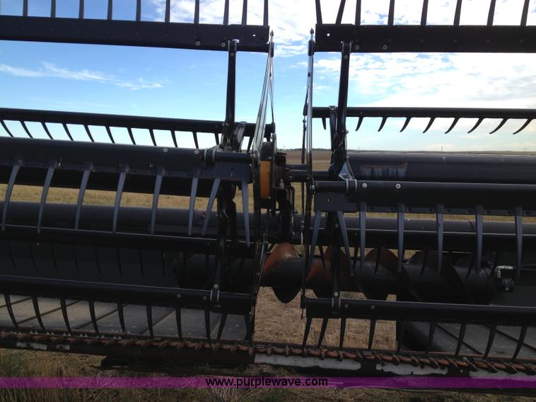 image for item A8643 1998 MacDon 960 36' draper head