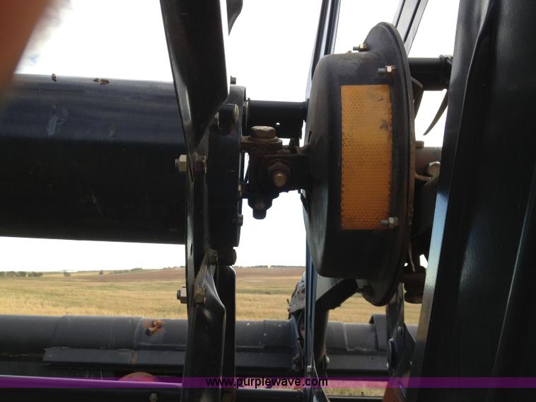 image for item A8643 1998 MacDon 960 36' draper head