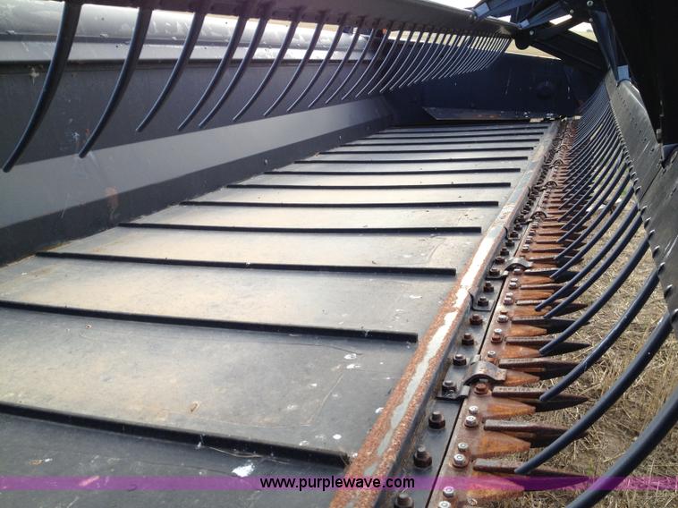 image for item A8643 1998 MacDon 960 36' draper head