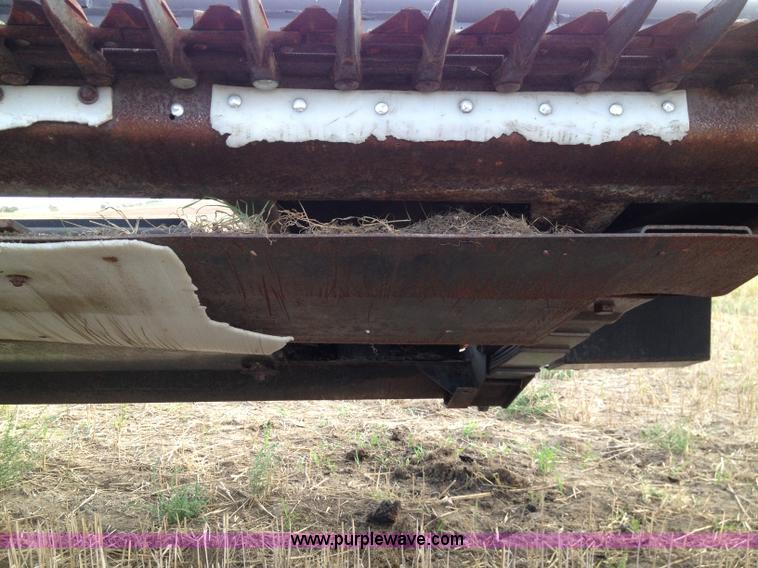 image for item A8643 1998 MacDon 960 36' draper head