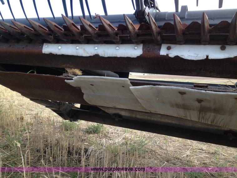 image for item A8643 1998 MacDon 960 36' draper head