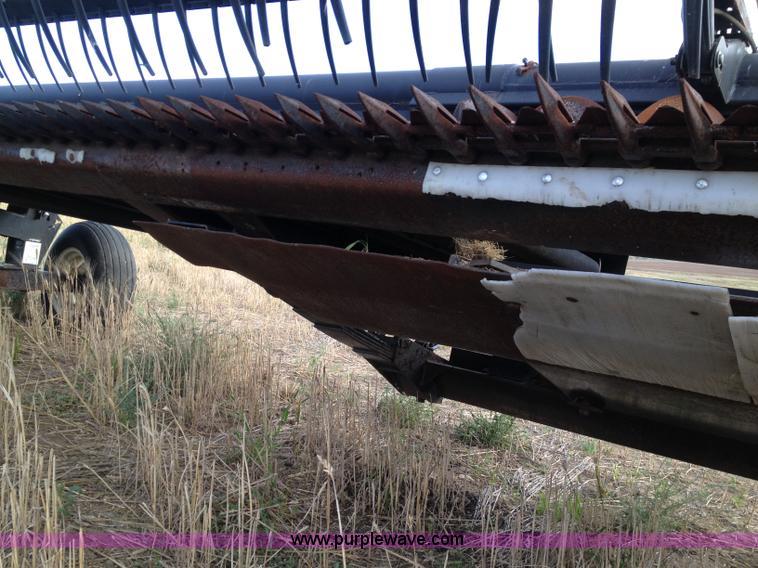 image for item A8643 1998 MacDon 960 36' draper head