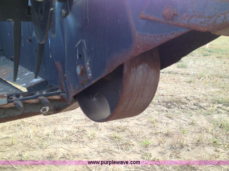 image for item A8643 1998 MacDon 960 36' draper head