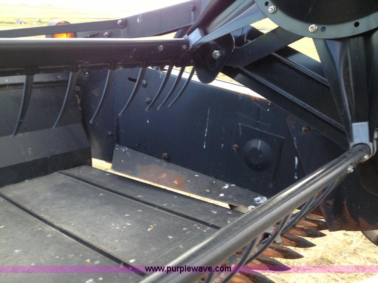 image for item A8643 1998 MacDon 960 36' draper head